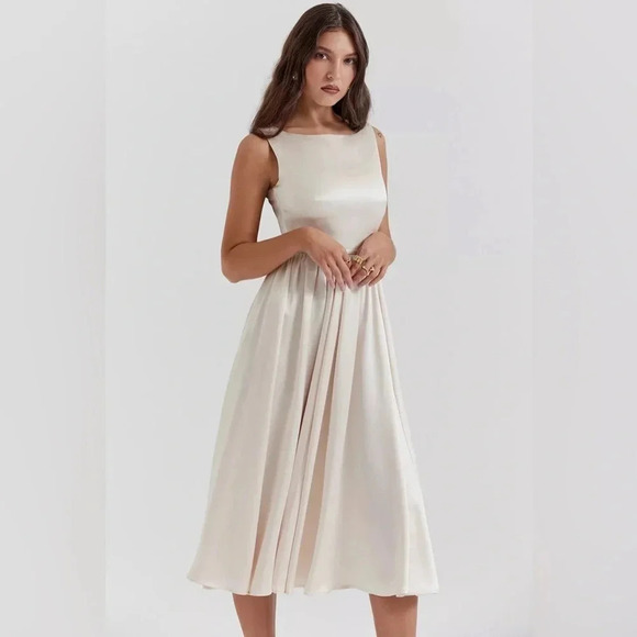 HOUSE OF CB 'Shayla' Vintage Cream Midi Dress - Picture 2 of 5